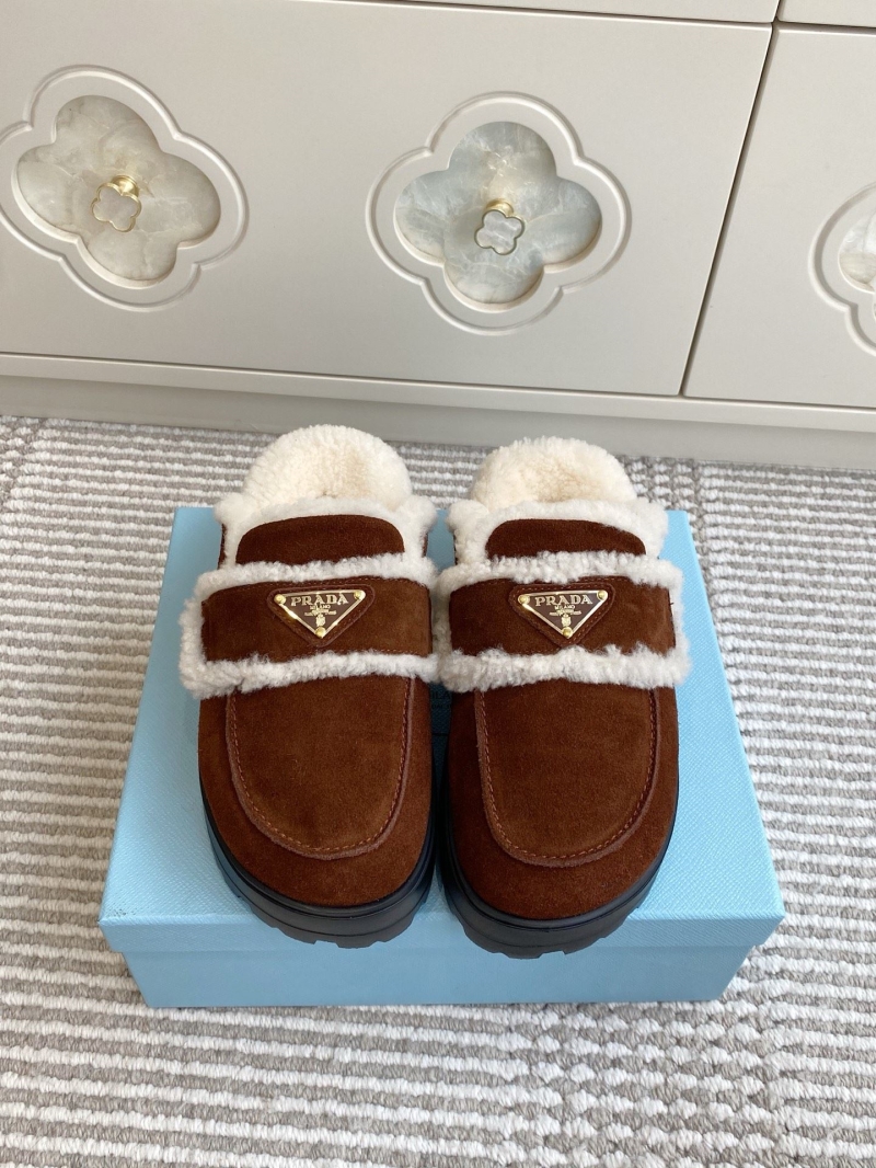 Pra*a slippers